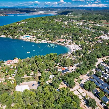 Easyatent Bungalow Tent Lanterna Červar-Porat Zewnętrze zdjęcie