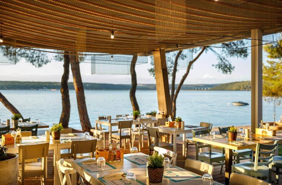 Easyatent Bungalow Tent Lanterna Červar-Porat Zewnętrze zdjęcie