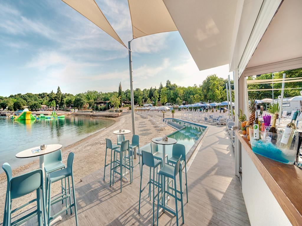 Easyatent Bungalow Tent Lanterna Červar-Porat Zewnętrze zdjęcie